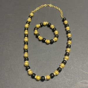 Jewelry set. Necklace and bracelet.